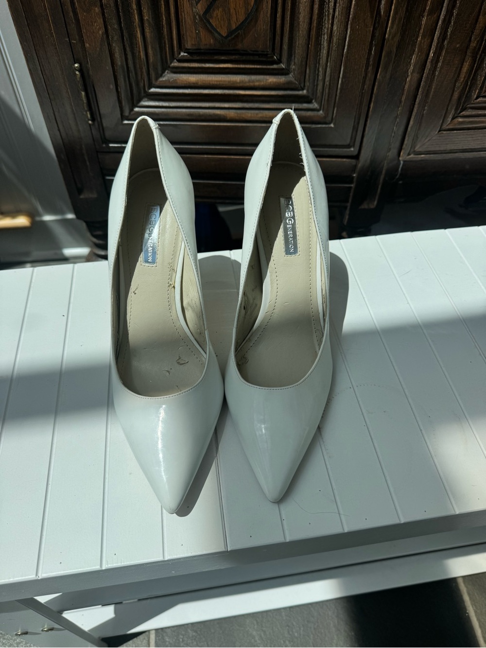 BCBG GENERATION WHITE PUMPS